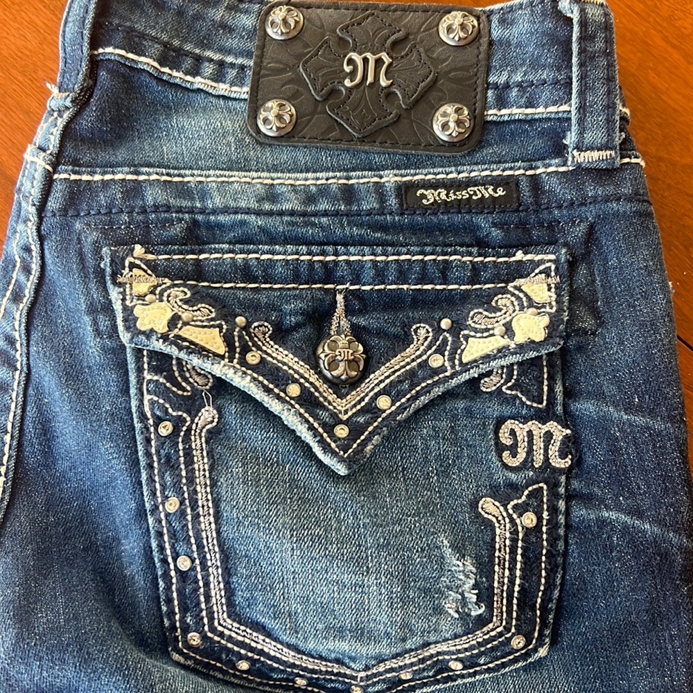 Miss Me jeans size 28 capri length distressed look